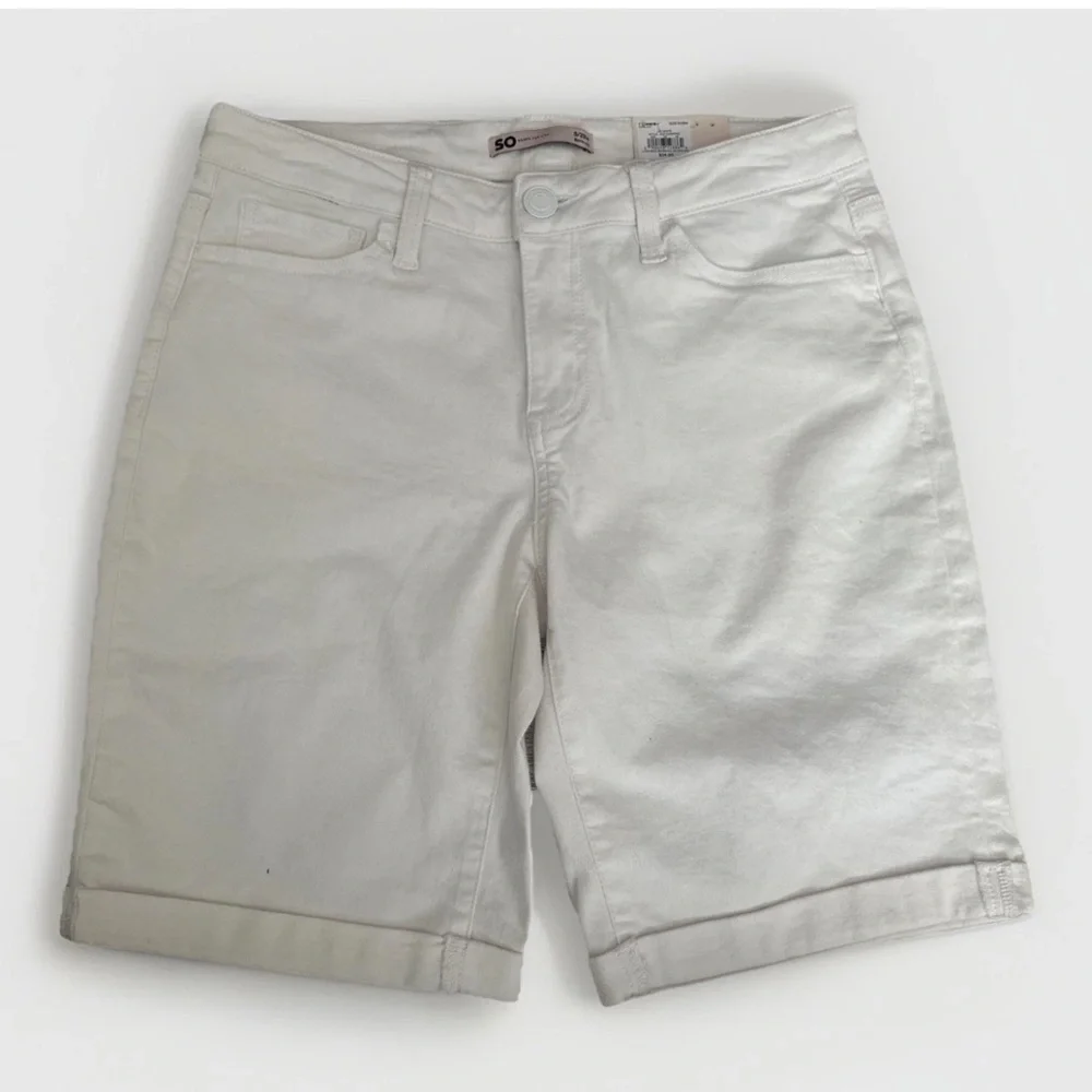 New SO Juniors White Bermuda Shorts Low Rise Size 9/29W 9in Inseam